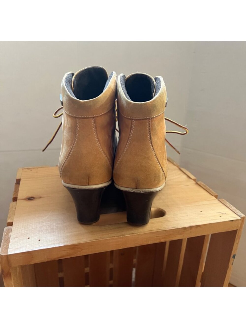 Timberland Size 8.5 M Tan Leather Lace-Up Wedge Heel Ankle Bootie Boots Shoes - Picture 5 of 16